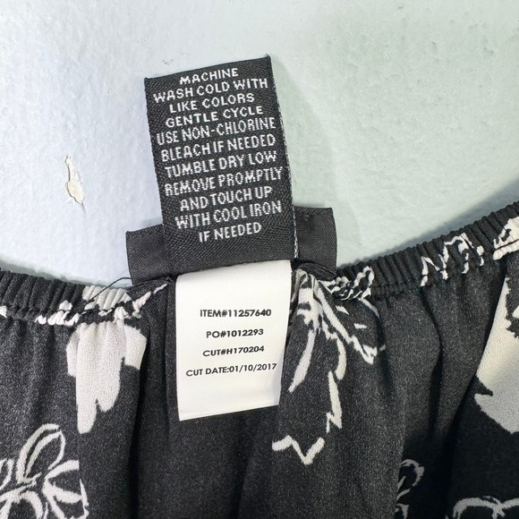 Torrid Floral 3/4 Length Bell Sleeve Gorgette Flowy Blouse Black White Sz 2X - Picture 9 of 12